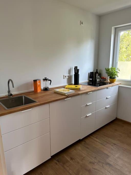 2-zimmerwohnung Mit Terrasse Appartement *
